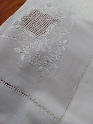 Lenzuola matrimoniali ricamate a mano
