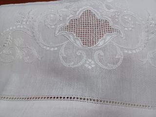 Lenzuola matrimoniali ricamate a mano