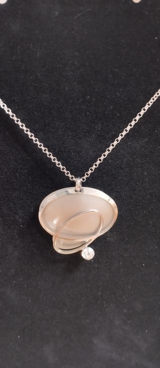 Collar  con colgante ovalado
Oro laminado 14k 