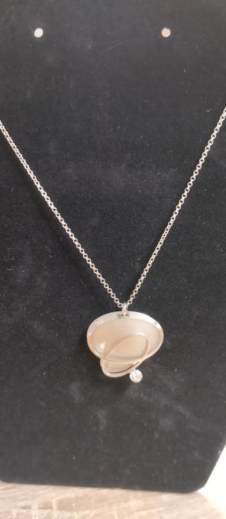 Collar  con colgante ovalado
Oro laminado 14k 