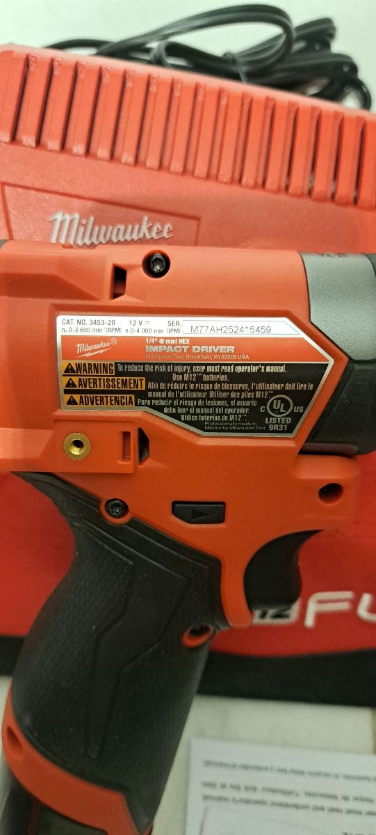 Milwaukee M12 Fuel Atornillador + Impacto