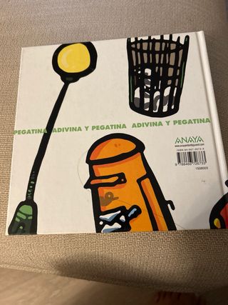 La ciudad (Adivina y Pegatina) (Spanish Edition)