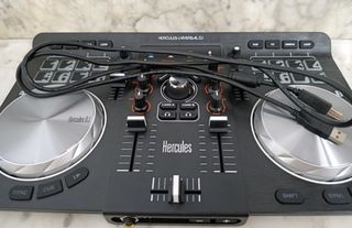 Controladora DJ Hercules Universal DJ