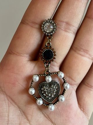 Pendientes largos dorados con corazón