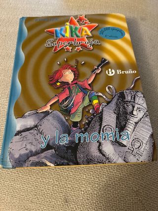 Kika Superbruja y la momia (Spanish Edition)