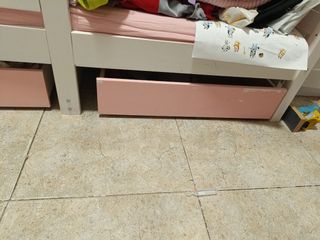 Maxicuna blanca con cajones rosas