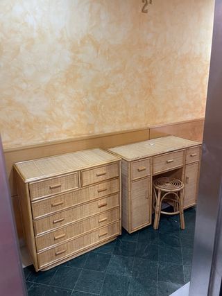 preciosa cómoda - cajonera y escritorio de ratán