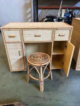 preciosa cómoda - cajonera y escritorio de ratán