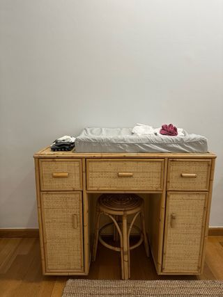 preciosa cómoda - cajonera y escritorio de ratán
