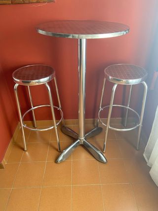 Mesa Alta + 2 Banquetas Metálicas