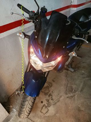 Moto Kawasaki Z750 Azul Deportiva