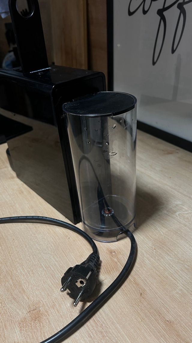 Cafetera Nespresso Essenza Negra