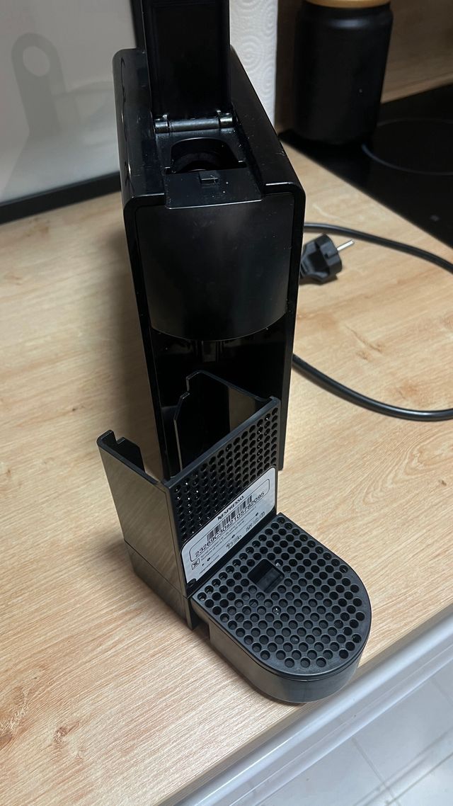 Cafetera Nespresso Essenza Negra