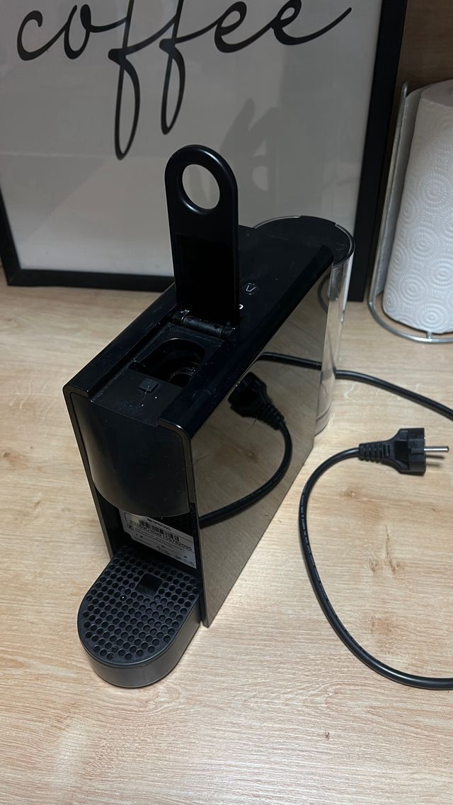 Cafetera Nespresso Essenza Negra