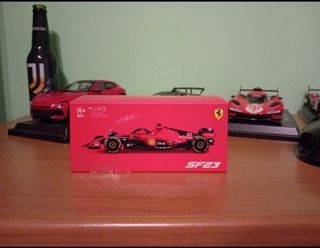 Modellino Ferrari SF23 firmato