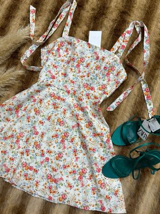Vestido mini floral blanco