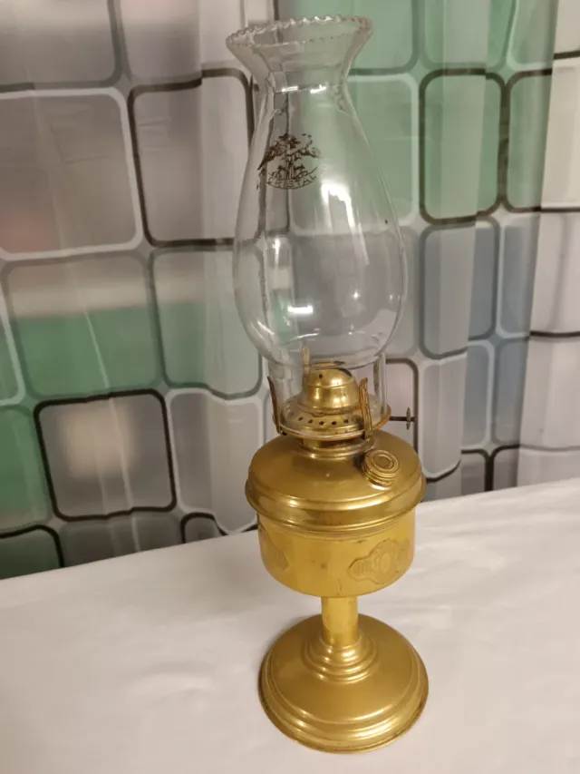 Lampada a olio in metallo e vetro