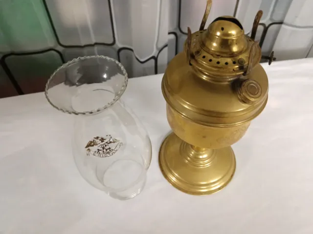 Lampada a olio in metallo e vetro