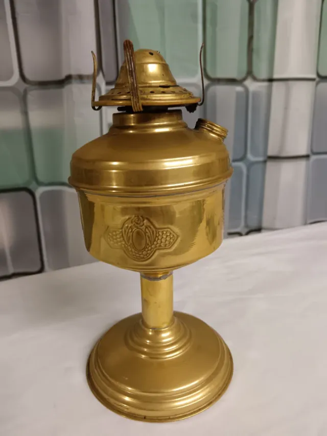 Lampada a olio in metallo e vetro