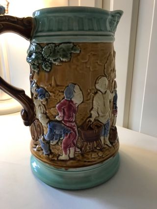 Jarra antigua de porcelana Majólica