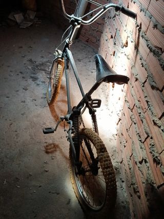 Suspensión trasera de bicicleta