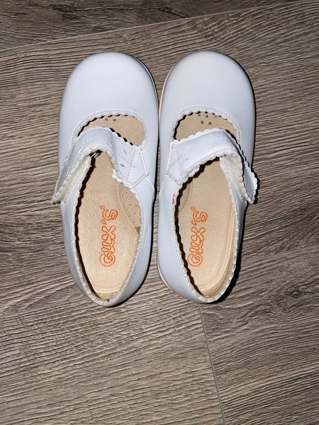 Zapatos blancos niña