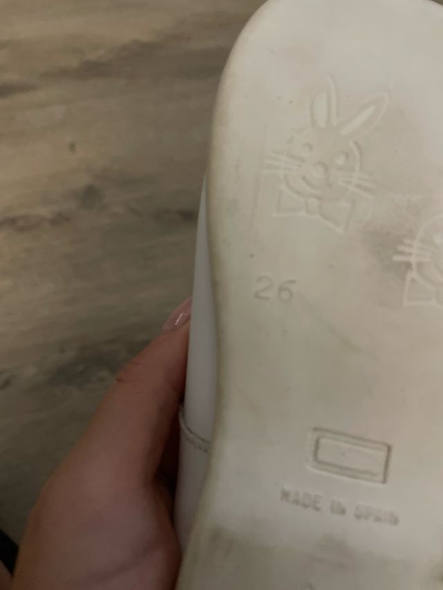 Zapatos blancos niña