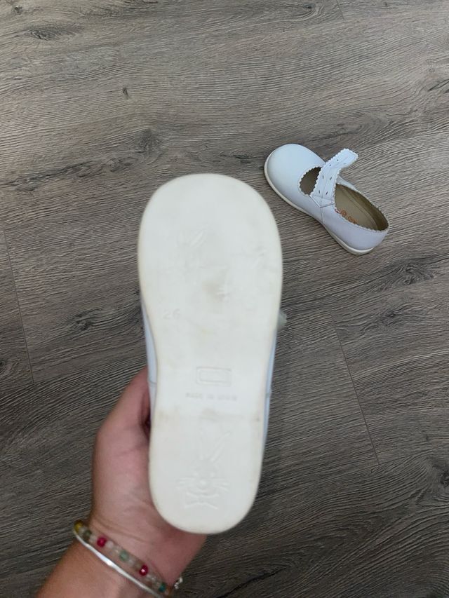 Zapatos blancos niña