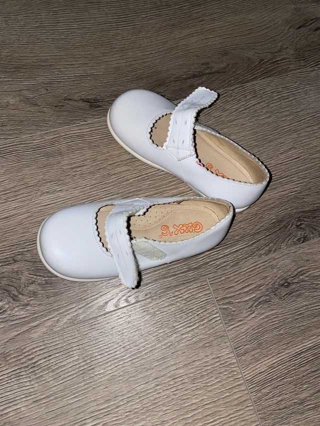 Zapatos blancos niña