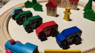 Juguete de madera para niños, estácion de tren
