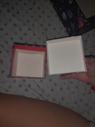 Cajita de regalo con diseño de traje