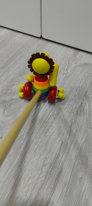 Correpasillos León de madera