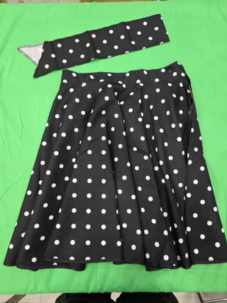 Gonna a pois anni ‘50 con foulard coordinato