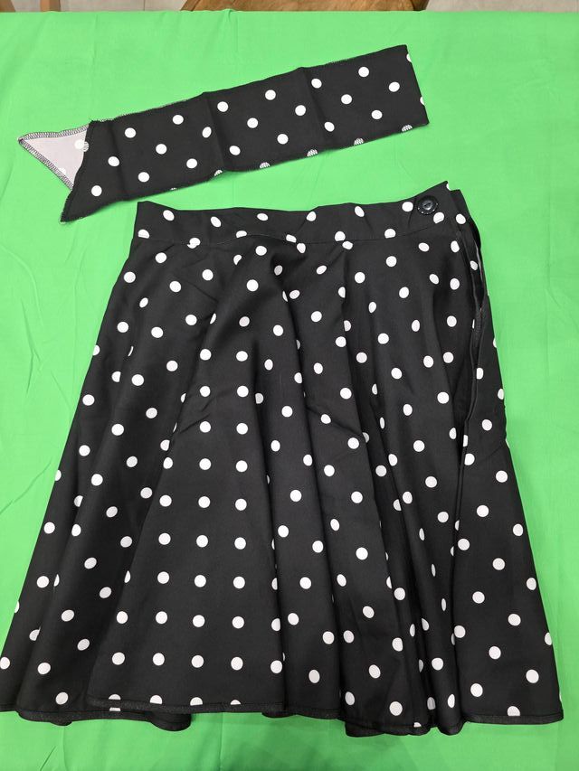 Gonna a pois anni ‘50 con foulard coordinato 