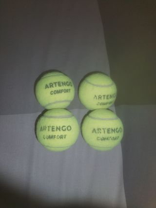 Tarro con 4 pelotas de tenis