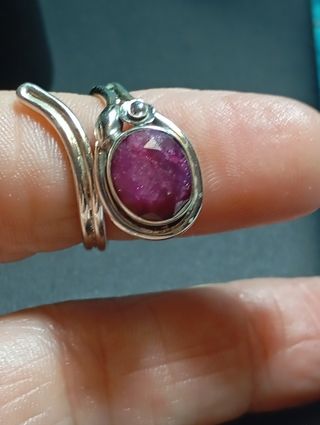 Anillo Plata Ley rubí facetado 
