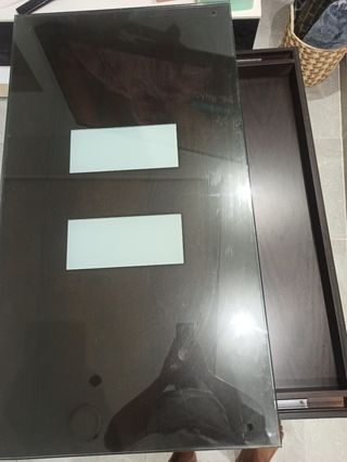 Mesa de cristal y madera