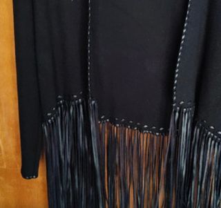 Cárdigan Negro con Flecos