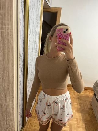 Jersey fino marrón.