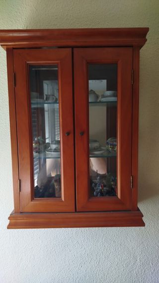 URGE. Vitrina Provenzal Madera y Cristal