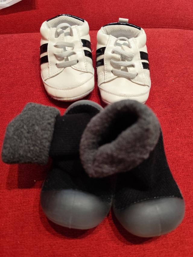 Zapatitos para bebé blancos y negros talla 12,5 cm
