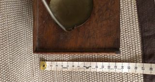 Báscula antigua bronce y madera