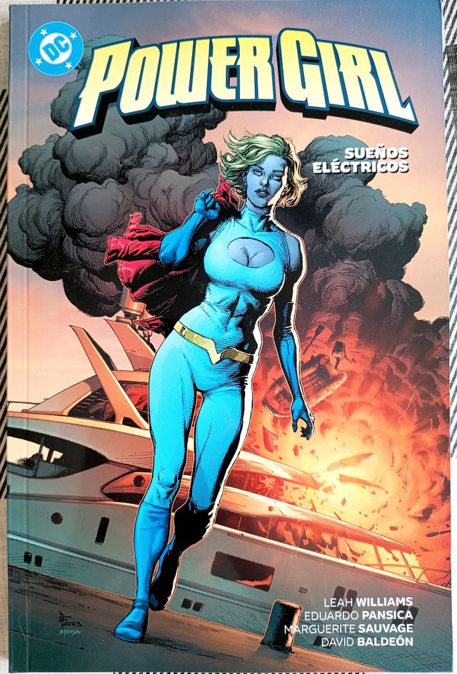 Amanecer de DC Power Girl: Sueños Eléctricos