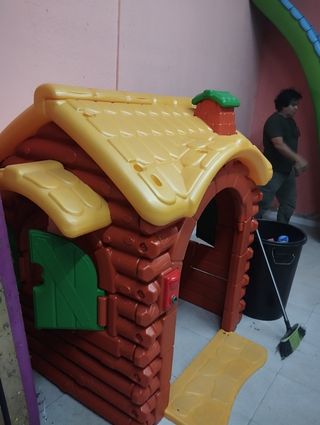 Casita de plástico para niños