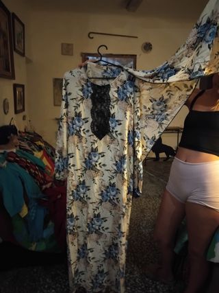 Traje africano floral azul y blanco