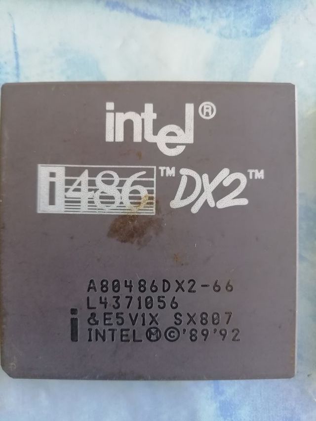 Processadores de cerâmica Intel em lote