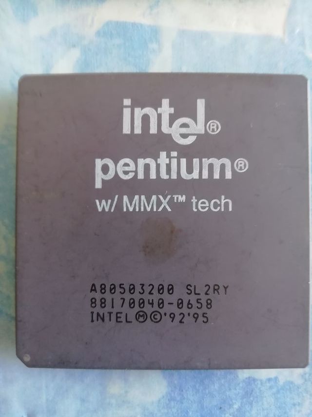 Processadores de cerâmica Intel em lote