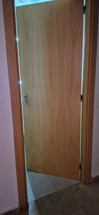 Puerta maciza de madera