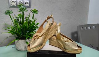 Zapatos de esparto dorados