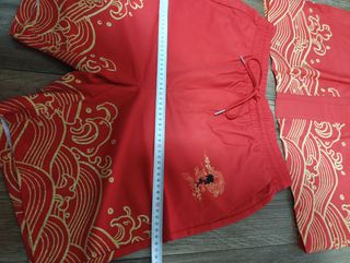 Disfraz kimono y shorts con diseño de olas